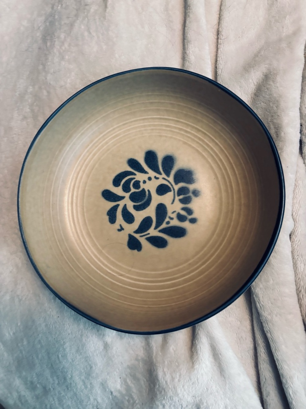 Pfaltzgraff Folk Art Tan and Blue Stoneware Vegetable Bowl, 8.5”